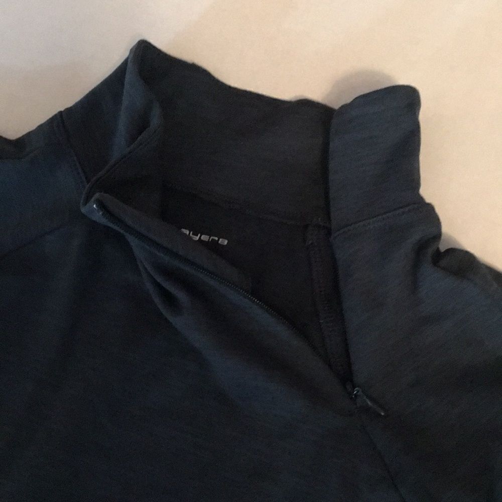 Layer8 Athletic Long Sleeve Base Layer Qwickdry Top Size Small w/ Thumb Holes - Picture 15 of 15